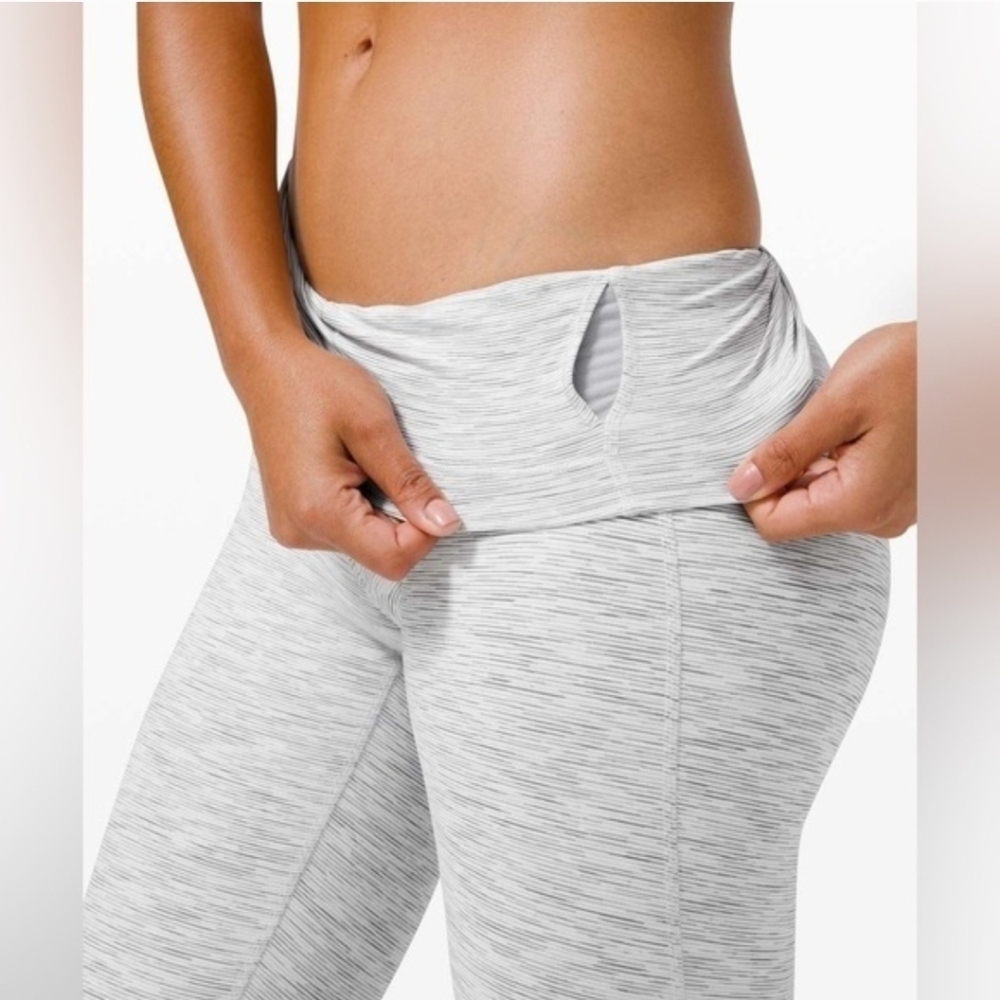 LULULEMON Wunder Under Crop II Rollover Scalloped Ankle - Size 6 - Picture 3 of 11